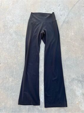 Uniqlo Black High-Waist Flared Yoga Pants